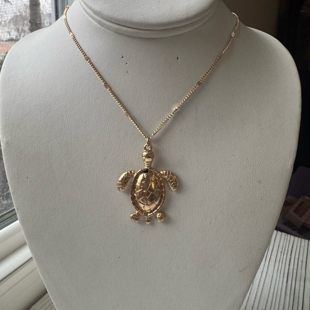 Gold Turtle Pendant Necklace - Picture 6 of 8